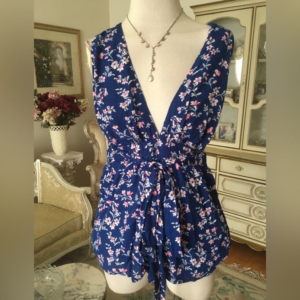 Re-Named NWT adorable blue floral romper size M